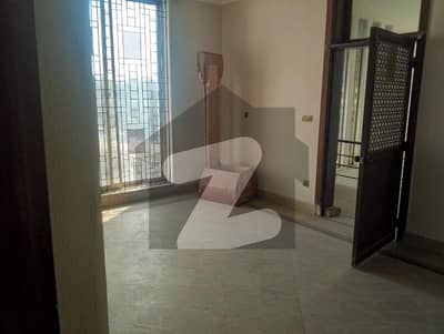 1 Kanal Corner Used House With Basement For Sale In Valencia