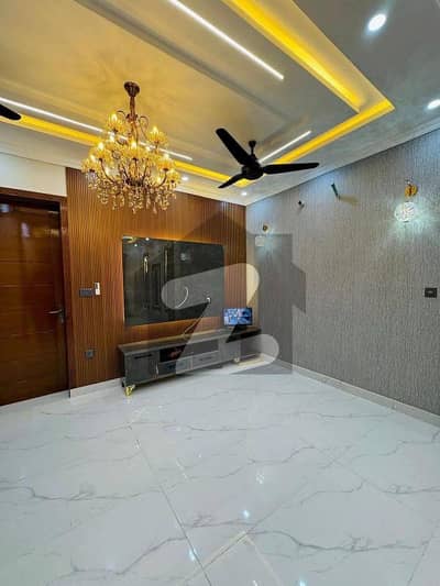 10 Marla Upper Portion Available For Rent In Park View City Lahore