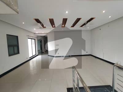ڈی ایچ اے فیز 5 - بلاک بی فیز 5,ڈیفنس (ڈی ایچ اے),لاہور میں 3 کمروں کا 1 کنال بالائی پورشن 1.3 لاکھ میں کرایہ پر دستیاب ہے۔