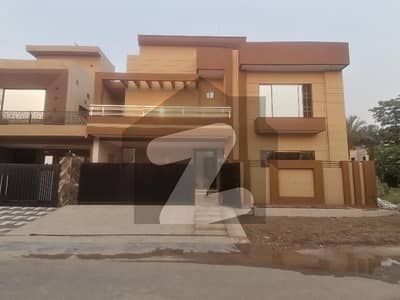 House Sized 10 Marla In Nasheman-e-Iqbal Phase 2 - Block B