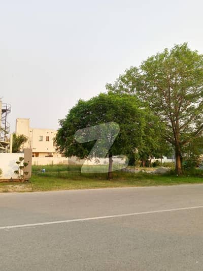10 MARLA TOP LOCTION PLOT FOR SALE Y BLOCK PHASE 7