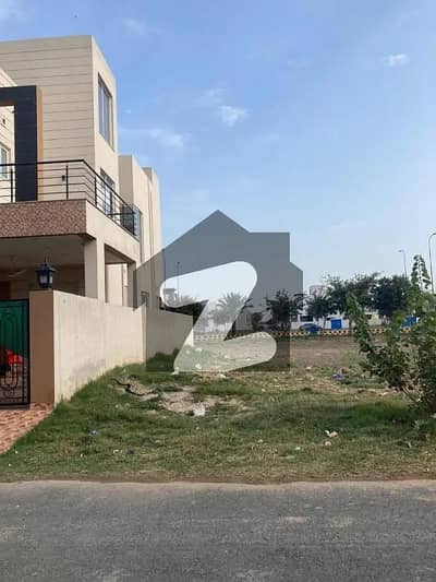 ڈی ایچ اے فیز 6 - بلاک جے فیز 6,ڈیفنس (ڈی ایچ اے),لاہور میں 7 مرلہ رہائشی پلاٹ 3.3 کروڑ میں برائے فروخت۔
