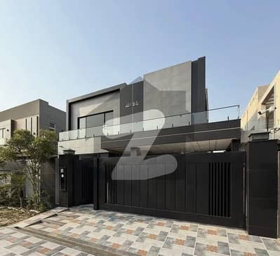 ڈی ایچ اے فیز 6 ڈیفنس (ڈی ایچ اے),لاہور میں 5 کمروں کا 1 کنال مکان 3.1 لاکھ میں کرایہ پر دستیاب ہے۔