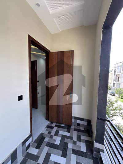 5 marla upper portion available for rent in park view city