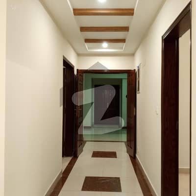 10 MARLA 3 BEDROOM APARTMENT AVAILABLE FOR RENT