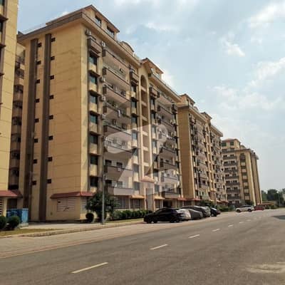 10 MARLA 3 BEDROOM APARTMENT AVAILABLE FOR RENT