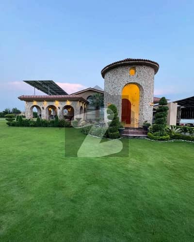 Single Storey 2 Kanal House at Hot Location