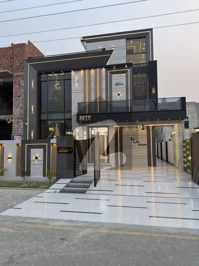10 MARLA FULL HOUSE AVAILABLE FOR SALE IN CENTRAL PARK HOUSING SCHEME LAHORE