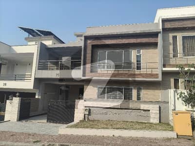 بحریہ انکلیو - سیکٹر سی بحریہ انکلیو,بحریہ ٹاؤن,اسلام آباد میں 5 کمروں کا 10 مرلہ مکان 4.3 کروڑ میں برائے فروخت۔