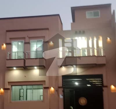 علامہ اقبال ٹاؤن گوجرانوالہ میں 4 کمروں کا 5 مرلہ مکان 1.25 کروڑ میں برائے فروخت۔ علامہ اقبال ٹاؤن گوجرانوالہ میں 4 کمروں کا 5 مرلہ مکان 1.25 کروڑ میں برائے فروخت۔