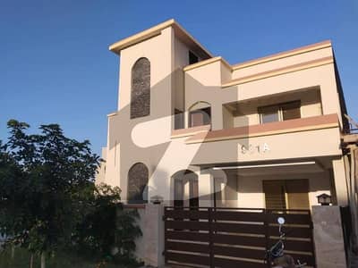 بحریہ ٹاؤن فیز 8 ۔ سیکٹر ایف - 1 بحریہ ٹاؤن فیز 8,بحریہ ٹاؤن راولپنڈی,راولپنڈی میں 4 کمروں کا 10 مرلہ مکان 1.05 لاکھ میں کرایہ پر دستیاب ہے۔