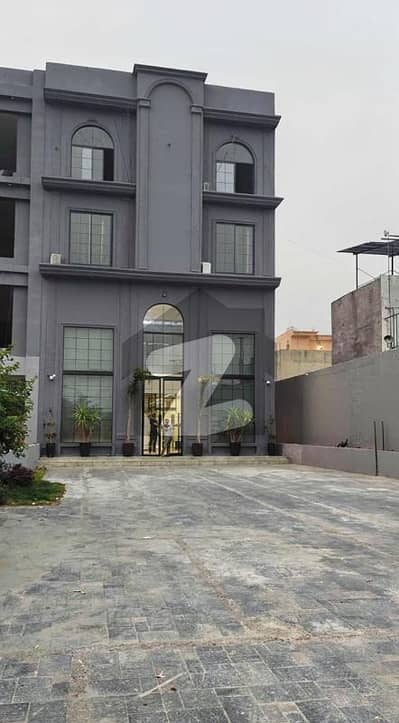 پائن ایونیو لاہور میں 3 کنال Studio عمارت 19.99 لاکھ میں کرایہ پر دستیاب ہے۔