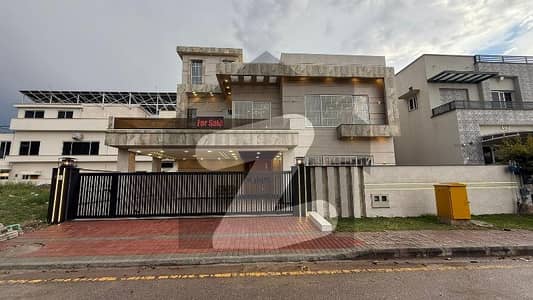 بحریہ ٹاؤن فیز 5 بحریہ ٹاؤن راولپنڈی,راولپنڈی میں 5 کمروں کا 1 کنال مکان 13.7 کروڑ میں برائے فروخت۔