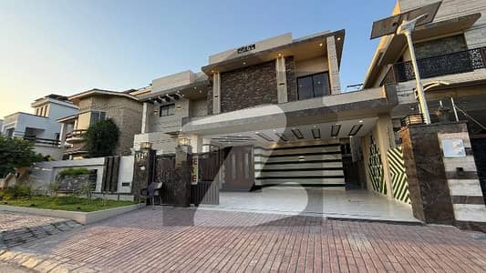 بحریہ ٹاؤن فیز 3 بحریہ ٹاؤن راولپنڈی,راولپنڈی میں 5 کمروں کا 1 کنال مکان 12.25 کروڑ میں برائے فروخت۔