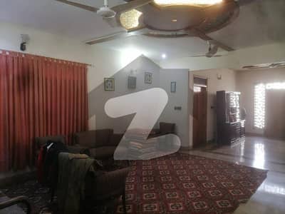 400 Sqyd Double Storey Bungalow In Vip Location Of Gulshan E Iqbal Block 5 West open Chance Deal