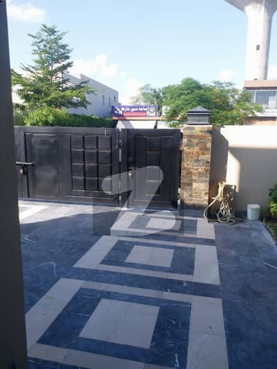 SYED BROTHERS PROUDLY OFFERS: 1-Kanal Elegant And Fully Maintained Old Bungalow Is Available In The Best Block Of DHA Lahore.