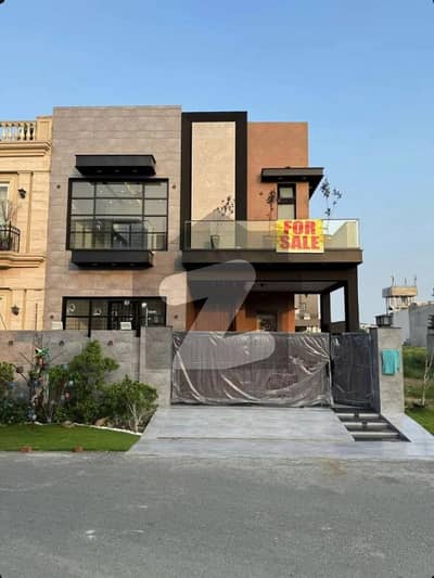5 MARLA ELEGANT AND FULLY MAINTAINED SUPER HOT LOCATED BUNGALOW IS AVAILABLE IN THE BEST BLOCK OF DHA LAHORE.