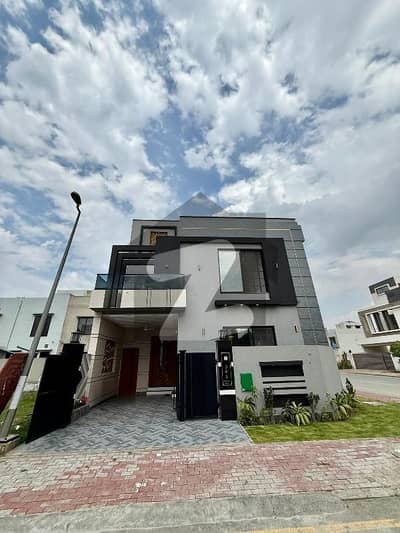 6 Marla corner house for rent  hundred percent original pics  A block proper