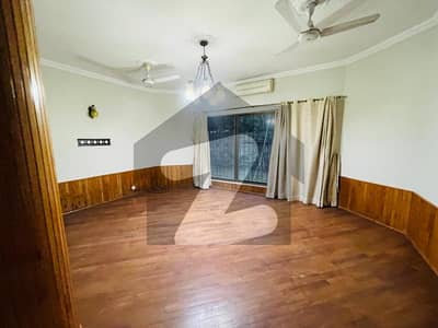 F-8 DOUBLE STOREY HOUSE FOR RENT EXCELLENT 500 SQUARE YARD DOUBLE STOREY HOUSE PROPER AND MODERN FITTINGS, TILED FLOORING 4 BEDROOMS, 4 ATTACHED BATHROOMS TV LOUNGE, DRAWING DINING, 1 KITCHEN
