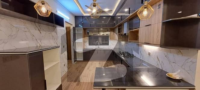 1 KANAL BRAND NEW UPPER PORTION AVAILABLE FOR RENT