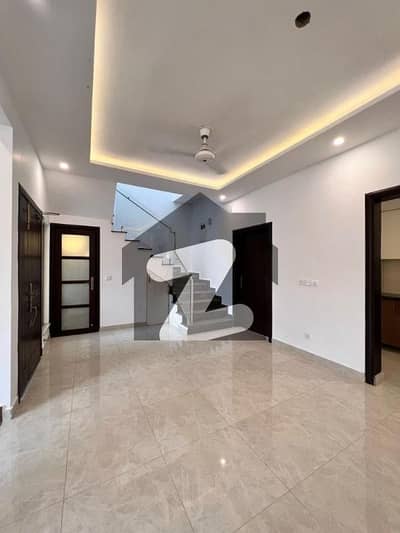 Become Owner Of Your Prime Location House Today Which Is Centrally Located In Bahria Town - Precinct 10-B In Karachi