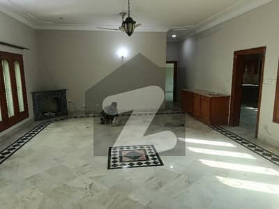 ایف ۔ 11 اسلام آباد میں 6 کمروں کا 1 کنال مکان 6.0 لاکھ میں کرایہ پر دستیاب ہے۔