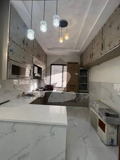10 Marla like new house available for rent