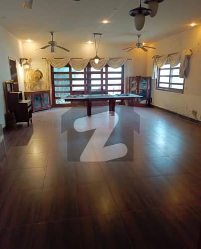 500 Yards Well Maintained House On Rent.