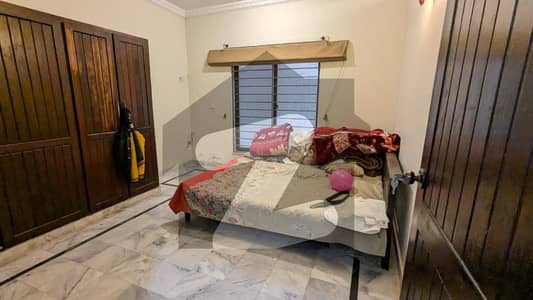 FOR SALE 40x90 Renovated Triple Storey 9Beds E_11/2