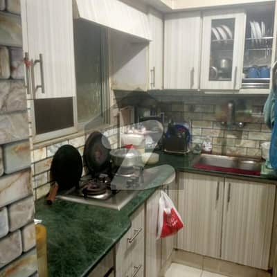 Prime Location 950 Square Feet Flat For Grabs In Gulistan-e-Jauhar