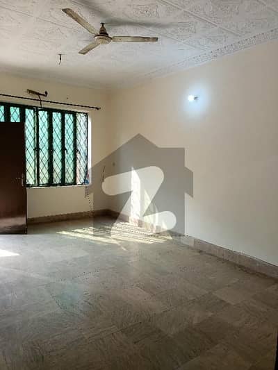AHMED ASSOCIATES OFFERS 10 MARLA LOWER PORTION FOR RENT IN PCSiR PHASE 2 NEAR TO SHUKAT KHANUM HOSPITAL LAHORE.