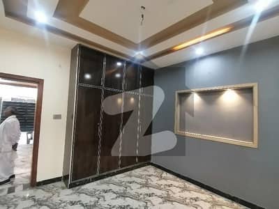 Gulshan-e-Ravi House Sized 5 Marla Is Available
