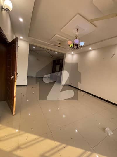 BEAUTIFUL LOCATION UPPER PORTION FOR RENT
