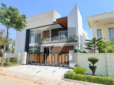Corner 1 Kanal House For Sale