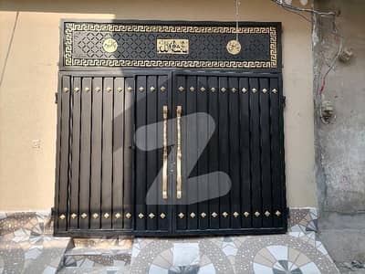 پیکو روڈ لاہور میں 4 کمروں کا 3 مرلہ مکان 1.3 کروڑ میں برائے فروخت۔