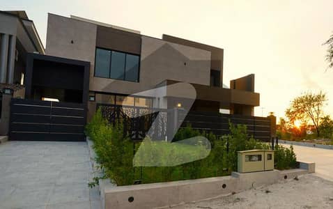 G/11 5,marla almost new construction 50,fit street 5bed dubel unit house for sale not real piks
