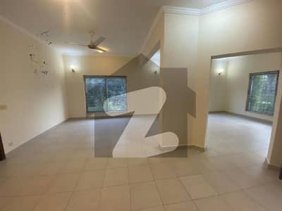 READY TO MOVE 235sq yd 3Bed DDL Villas FOR SALE at Precinct-27 Close to Jinnah Avenue and London Bridge