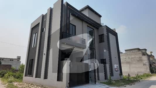 Corner 5 Marla House For sale In Lahore