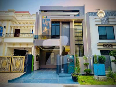 سٹی ہاؤسنگ سوسائٹی گوجرانوالہ میں 4 کمروں کا 5 مرلہ مکان 2.6 کروڑ میں برائے فروخت۔
