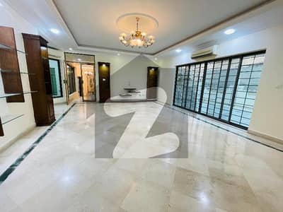 Offering A 1000 Square Yard Spacious House Available For Rent