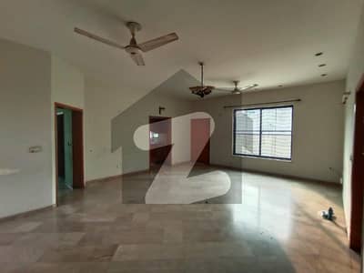 1 KANAL UPPER PORTION FOR RENT IN SUI GAS HOUSING SOCIETY NEAR DHA PHASE 5