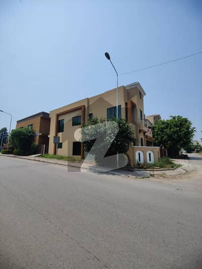 Corner 7 Marla House for Rent