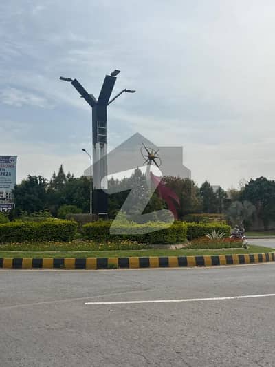 14 Marla Premium Commercial Plot In Paradise Commercial Main Location Investment