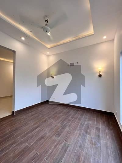 125sq yd Luxury Villa in Ali Block. 3Bedrooms, Drawing, Dining & American Kitchen. 5mins drive from main gate of BTK.