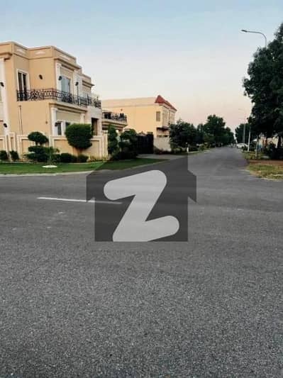 1 Kanal Top Location Plot No-927 Block W Phase 7 DHA Lahore For Urgent Sale