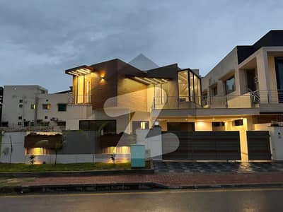بحریہ ٹاؤن فیز 7 بحریہ ٹاؤن راولپنڈی,راولپنڈی میں 5 کمروں کا 1 کنال مکان 9.25 کروڑ میں برائے فروخت۔