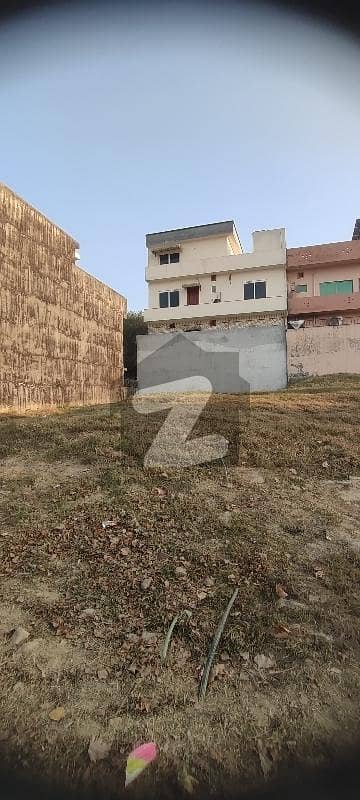 ایم پی سی ایچ ایس - بلاک ای ایم پی سی ایچ ایس ۔ ملٹی گارڈنز,بی ۔ 17,اسلام آباد میں 8 مرلہ رہائشی پلاٹ 1.3 کروڑ میں برائے فروخت۔