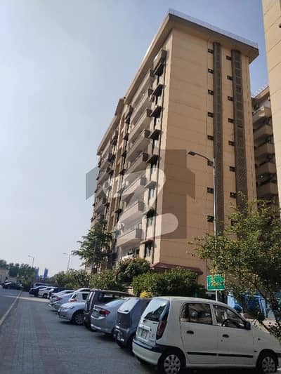 3 Bed Room Apartment Available For Sale in Askari 11
