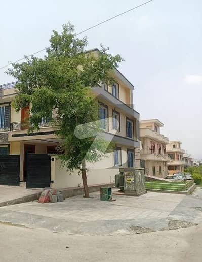 جی ۔ 13 اسلام آباد میں 6 کمروں کا 7 مرلہ مکان 7.2 کروڑ میں برائے فروخت۔