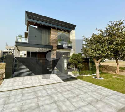 DEFENCE BEAUTIFUL 10 MARLA HOUSE WITH BASEMENT AND FACING PARK FOR SALE IN DHA LAHORE